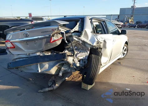 2011 Toyota Corolla S z USA, uszkodzony, nr VIN 2T1BU4EE5BC621235